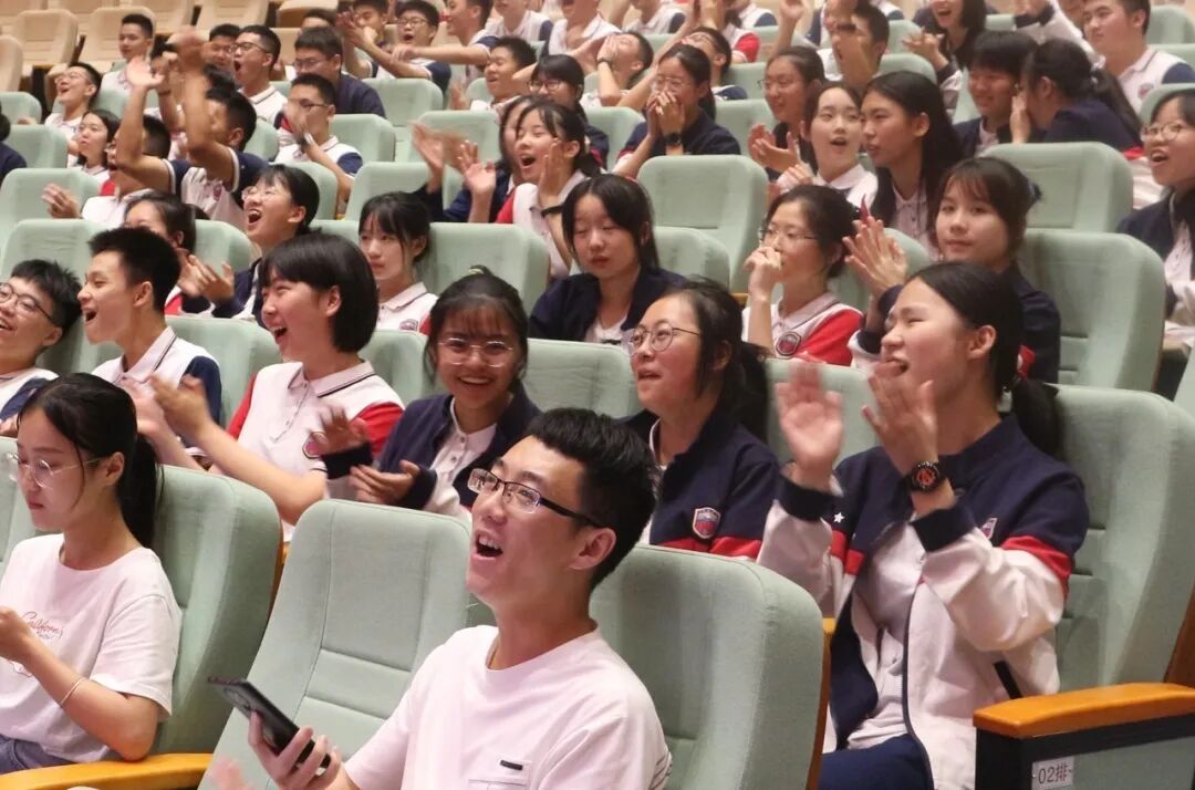 “英”为热爱，“艺”展风采