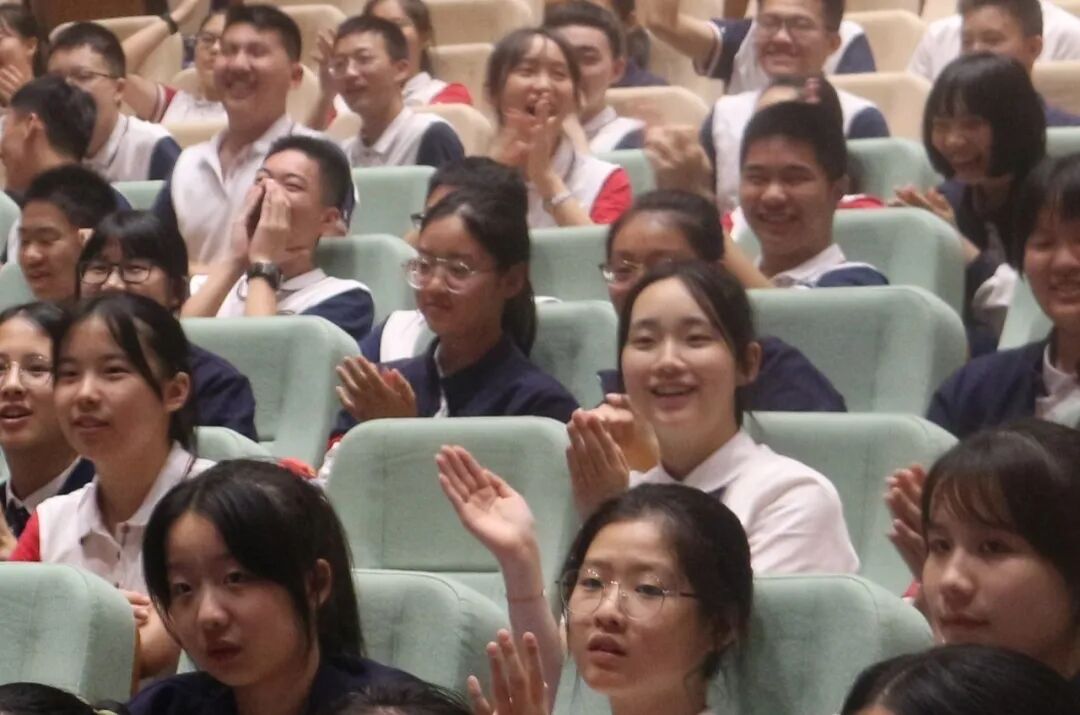 “英”为热爱，“艺”展风采