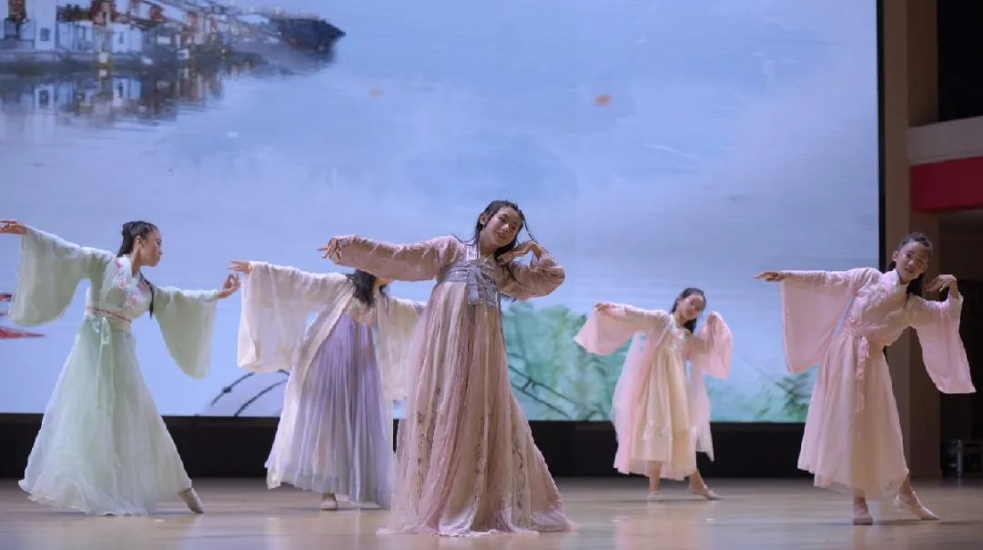 青春正好 不说再见|新川外国语学校初中部直升年级2020届小学毕业典礼 青春正好 不说再见|新川外国语学校初中部直升年级2020届小学毕业典礼