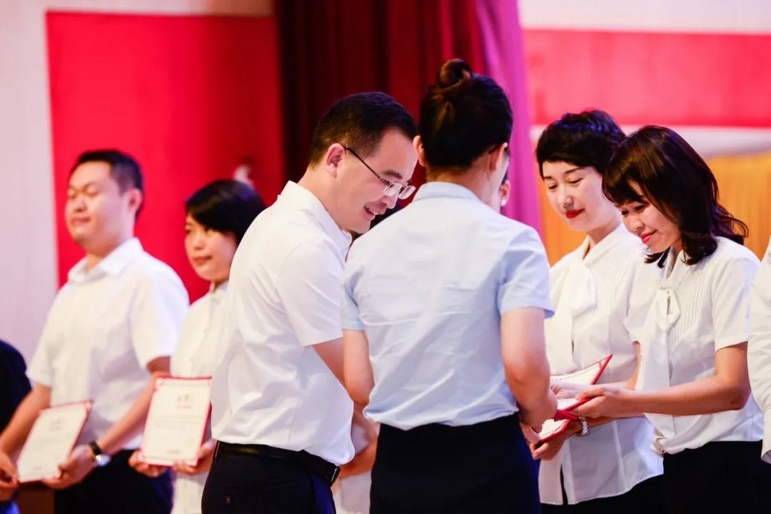 新学期首秀,再续新川华章| 一起走进新川的开学全体教职工大会 新学期首秀,再续新川华章| 一起走进新川的开学全体教职工大会
