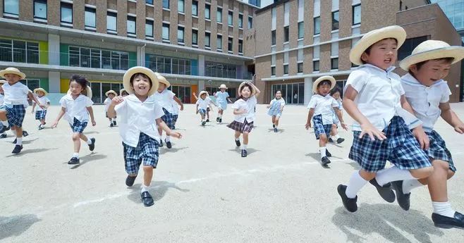 同樣是鼓勵生育，日本讓孩子免費上幼兒園，這8個「變態」細節值得所有人看看 親子 第31張