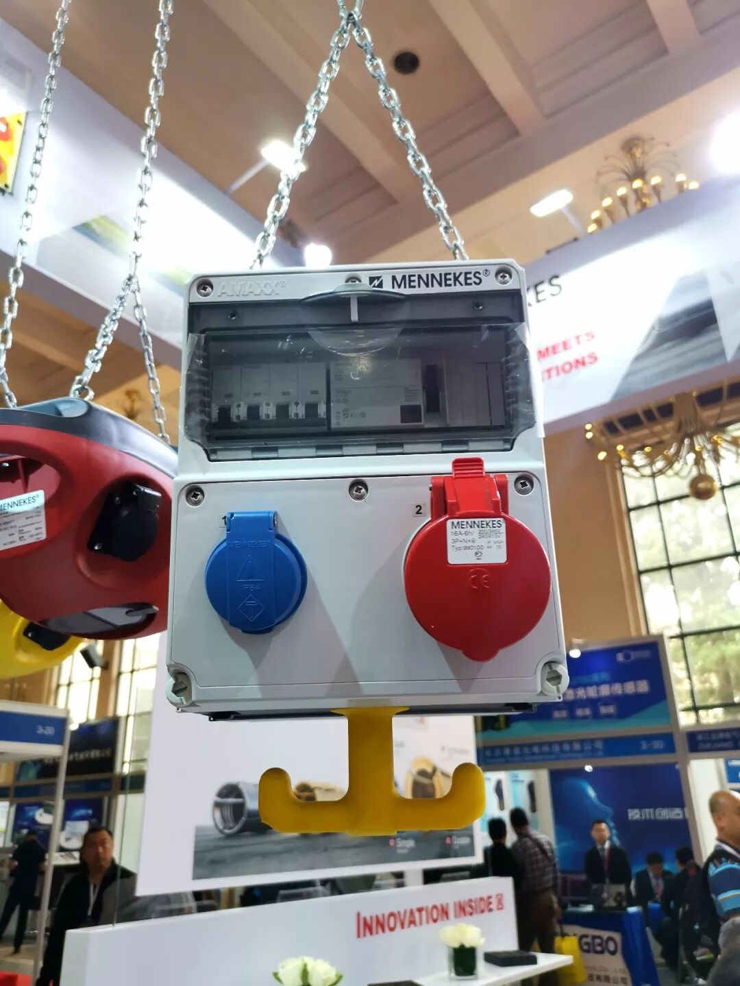 生产符合iec标准的工业用插头插座,电缆连接器,组合插座箱系列,及满足