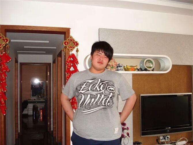 3个月狂减65斤20岁胖小伙瘦成气质小帅哥