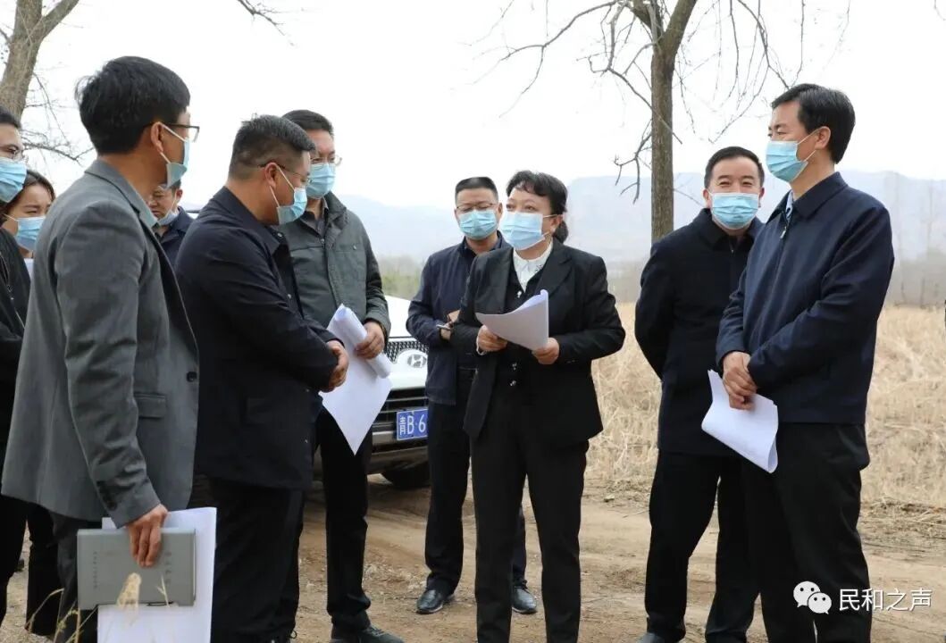 县长马晓瑜深入官亭镇中川乡宣讲中央和省委一号文件精神并督导调研