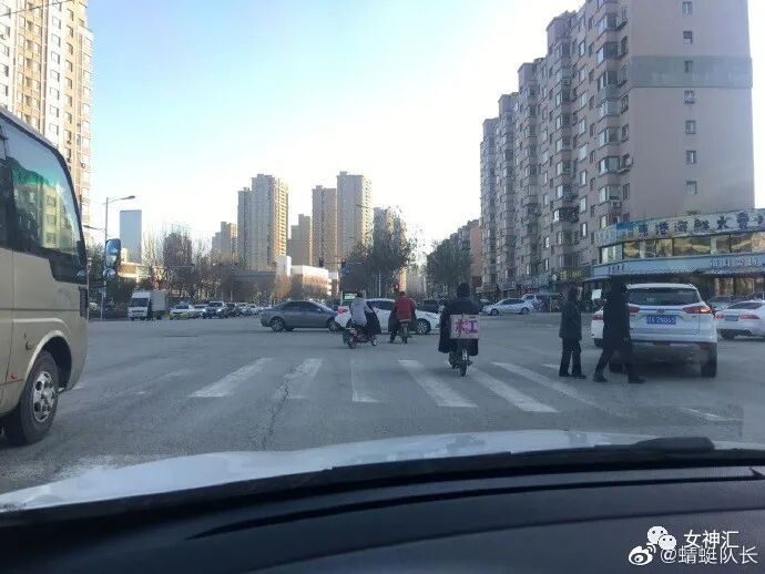 【爆笑】为见网红男友疯狂转账10w...见面后当场吓哭！哈哈哈太刺激！（组图） - 24