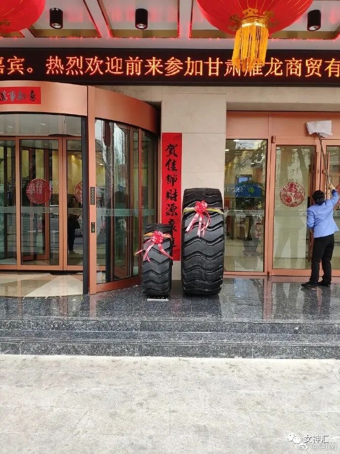 【爆笑】“我严重怀疑贾玲在模仿我奶奶？”哈哈哈这届沙雕网友评论亮瞎眼！（组图） - 33