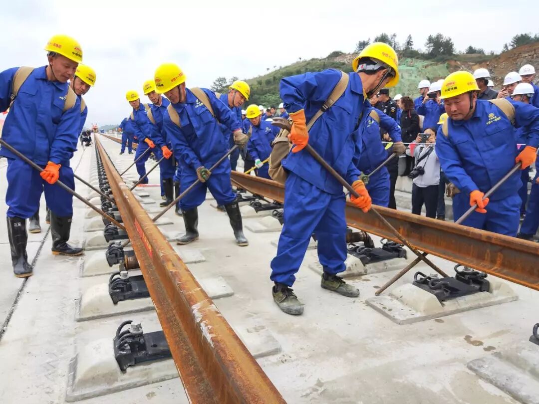 贵阳海拔 贵阳到成都车程缩短40分钟！毕节从此进入高铁时代~刚刚，成贵高铁黔滇段正式铺轨