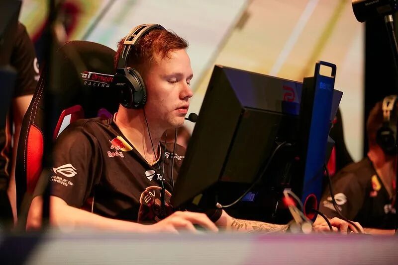 乐玩电竞 - 今天是sunny 26岁,amanek 27岁生日