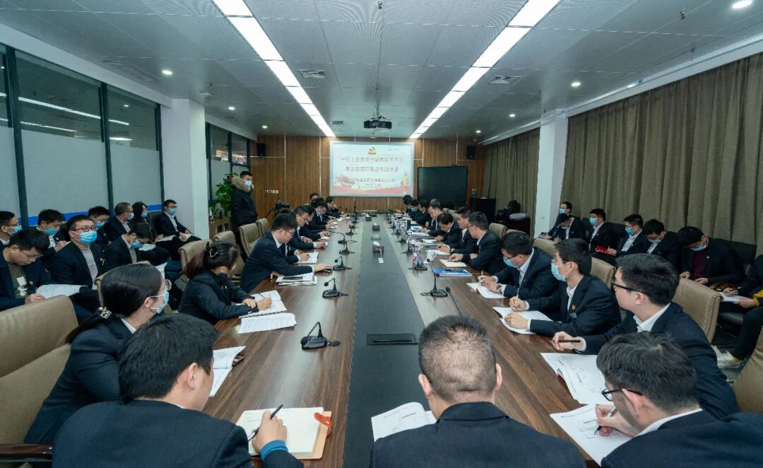 易铁军调研中铁装备讲授专题党课