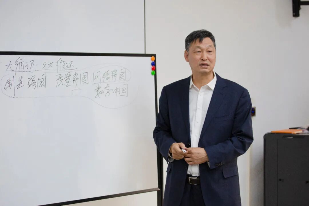 李建斌前往中铁装备宣讲党的十九届五中全会精神