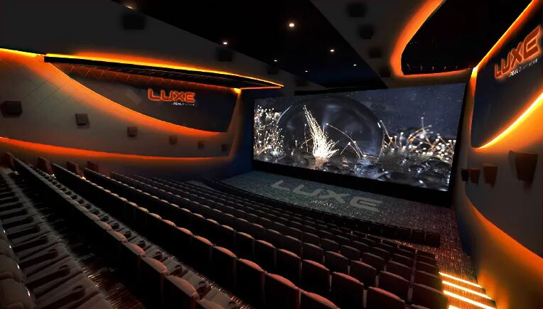 luxe巨幕厅很大程度上能为此解决这一问题,给观众带来不错的体验.