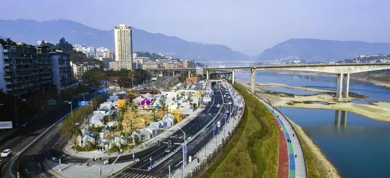 北碚区下半城滨江路广场.重庆北碚区融媒体中心记者 秦廷富 摄.