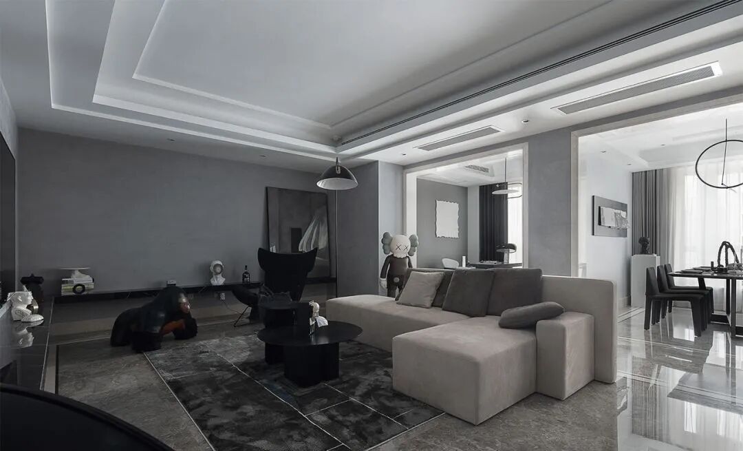 这套180㎡现代简约风，加入了大量的黑色与灰色墙面与家具，营造出一种时尚典雅的黑白灰空间感，又让生活充满活力与时尚的艺术气质感