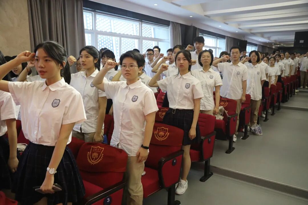向着未来出发江科附中2021届高三毕业典礼暨成人仪式