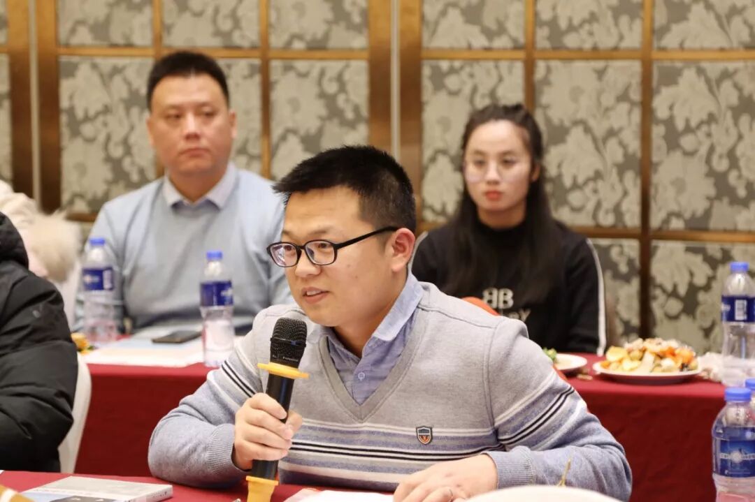 论坛第二阶段,伍佳珺,赵杰,邱伟,钟雯,谢健,邓峰,李向阳七位老师从不