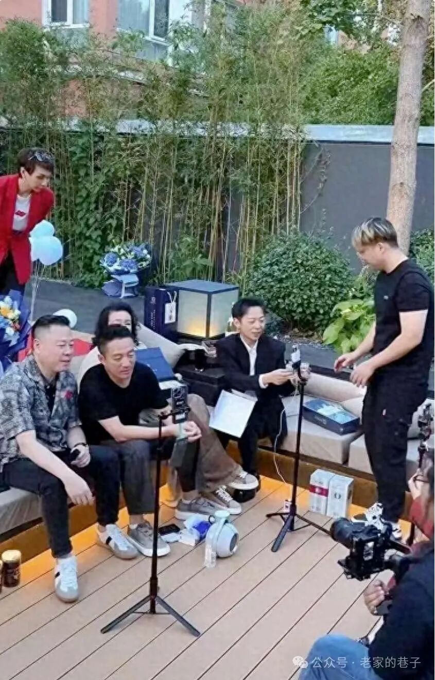 张兰汪小菲豪宅温馨聚餐，小玥儿姐弟同框亮相，母子和解氛围融洽