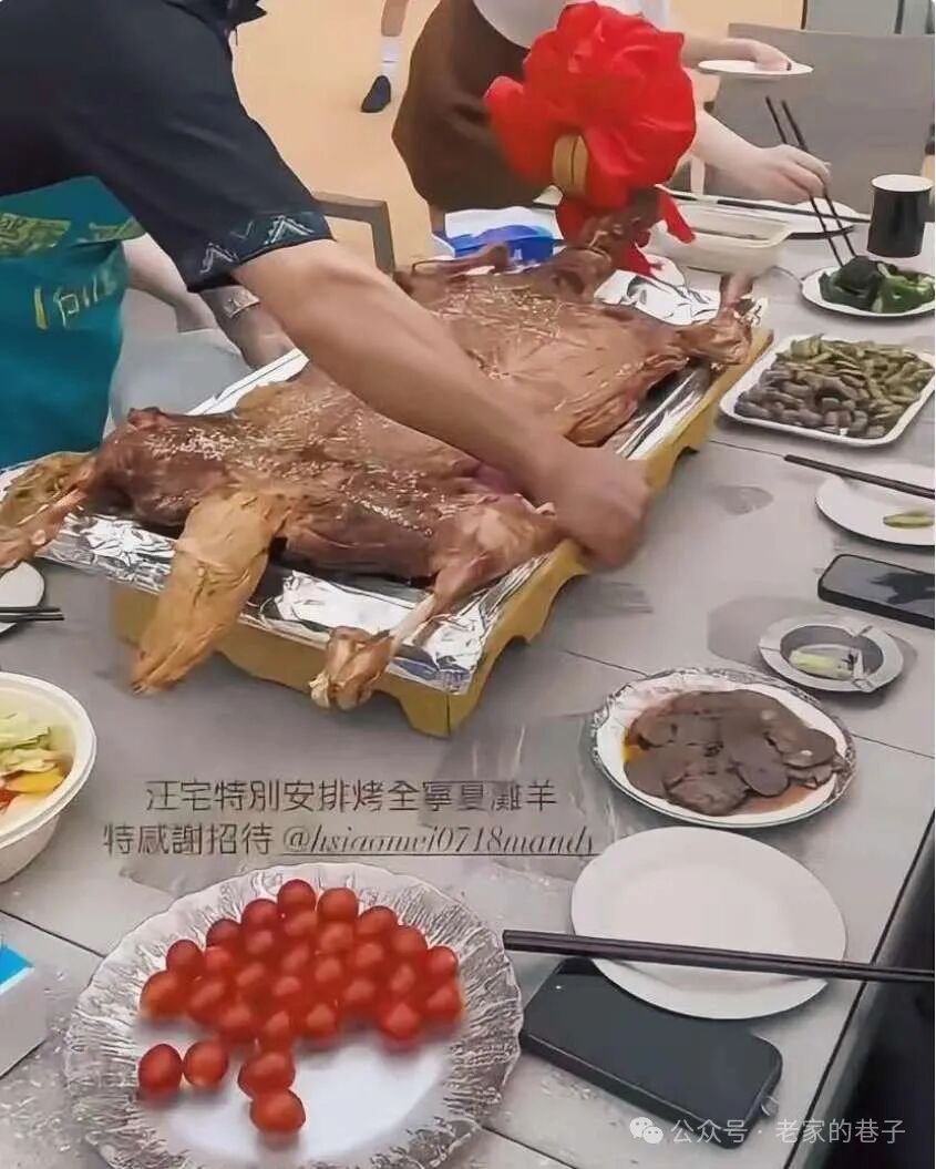 张兰汪小菲团聚共餐，气氛温馨