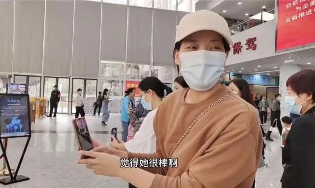 老年人钢琴演奏