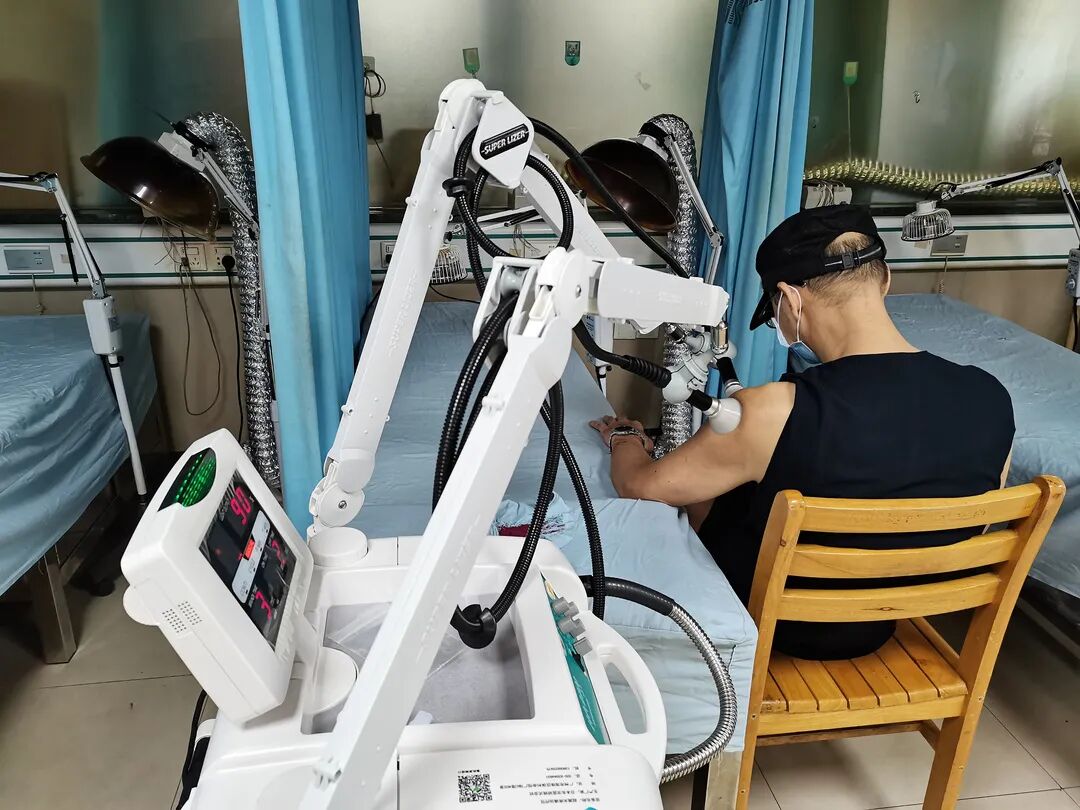 康复治疗激光怎么收费止痛“硬核”设备 ｜ 我院针灸康复科引进超激光疼痛治疗仪，快来了解一下吧！_https://www.jmylbn.com_新闻资讯_第7张