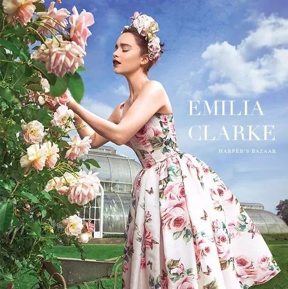相信真爱不会只有唯一:Emilia Clark 登《Harper's Bazaar》12月号封面,谈成名后的感情观