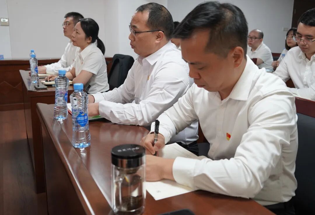 锤炼绝对可靠、绝对忠诚的政治品格