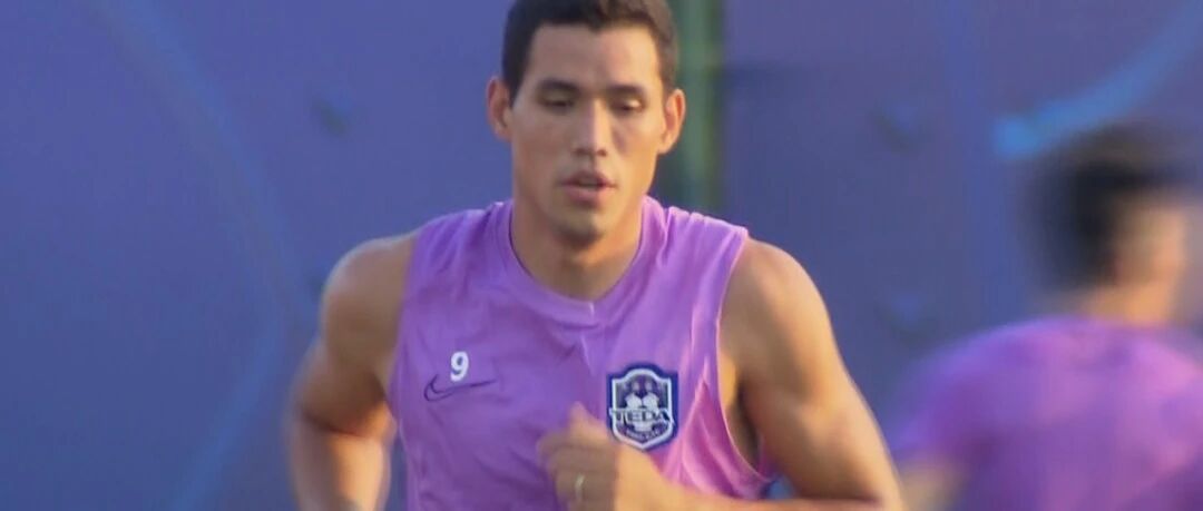 利马如何才能在泰达首秀中出彩，不妨听听卢西亚诺的建议……