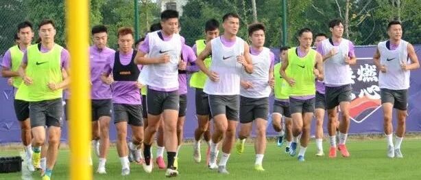 天津泰达完成抵达苏州后首训，队中多了一位 “熟悉的新人”