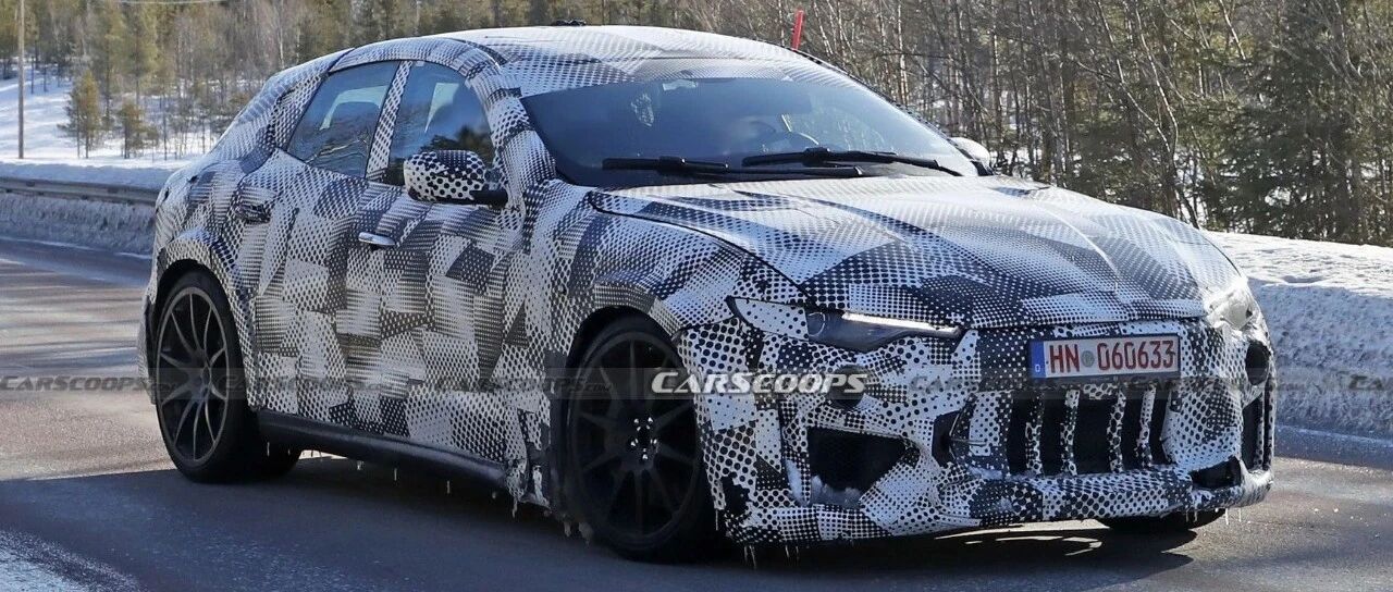 法拉利Purosangue插图曝光，或配800马力V12引擎