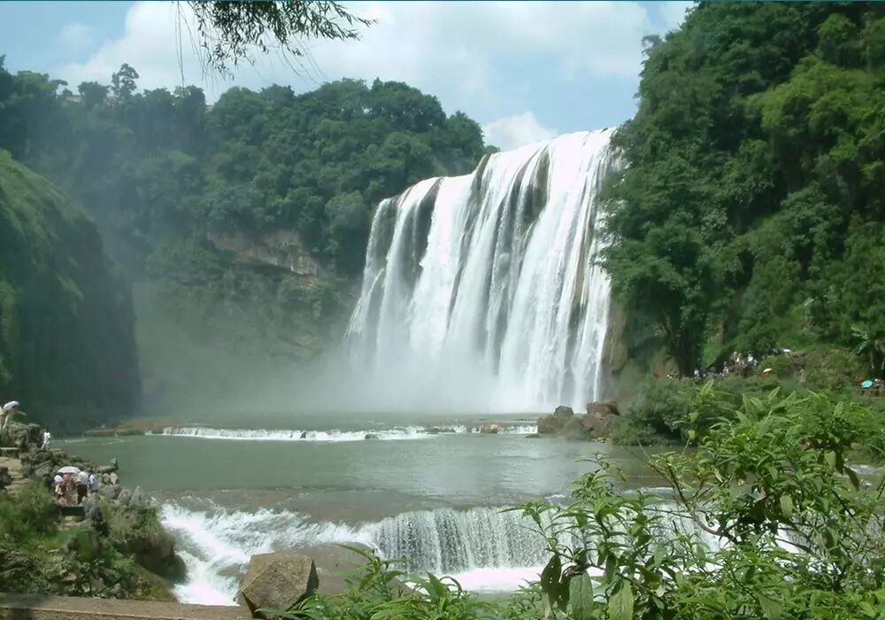 蹄卤猪脚是青岩古镇一道非常著名的美食,带着手套放开怀抱使劲儿吃,真