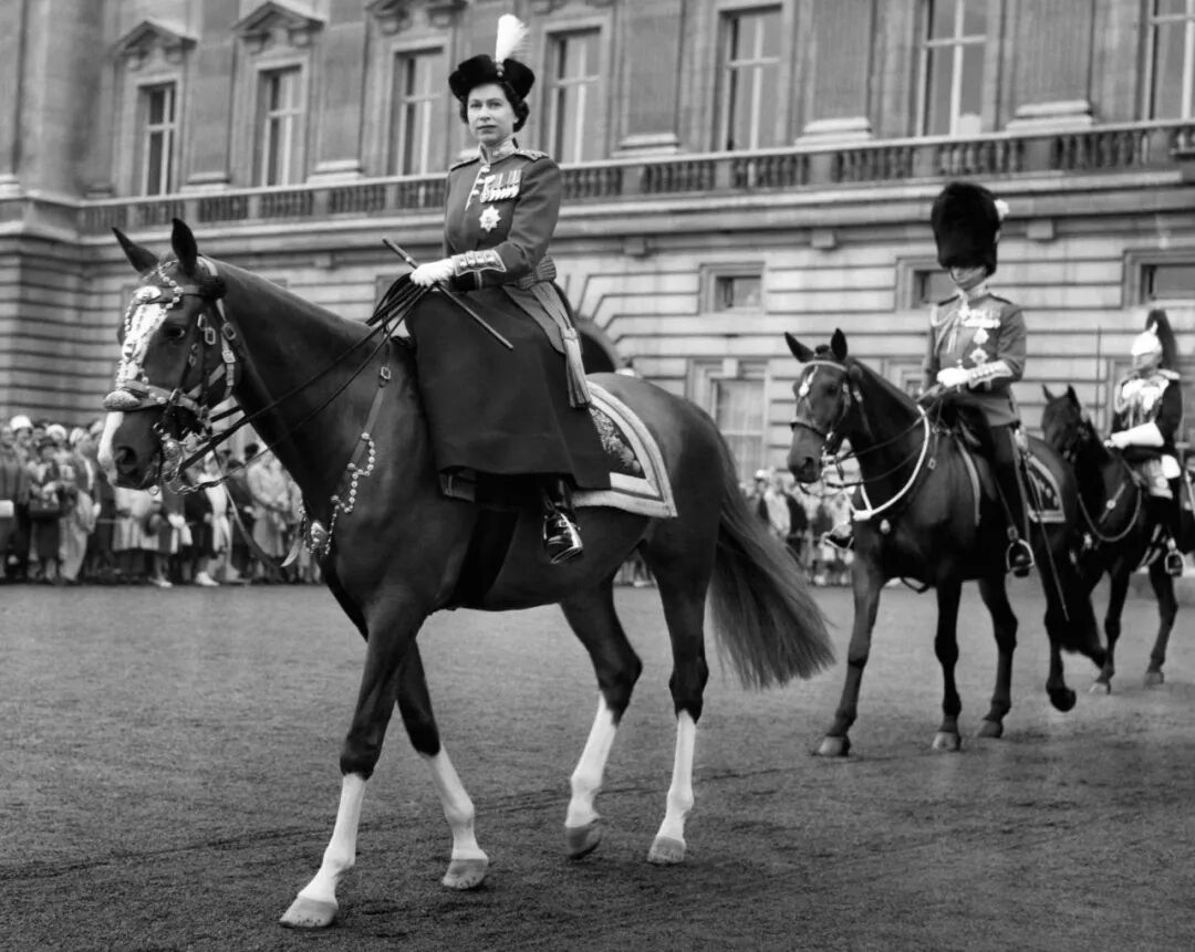 英国女王去世，年少加冕，献身国家，硬核女王的一生（图） - 60