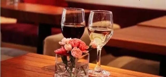 红酒的最佳饮用时间，千万不要错过了！