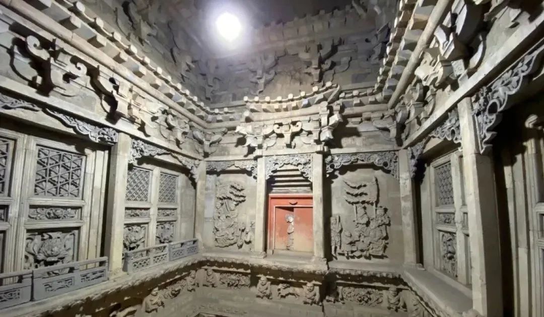 山西运城村民锄地发现800年前古墓14座,打开墓门一女子探出头来