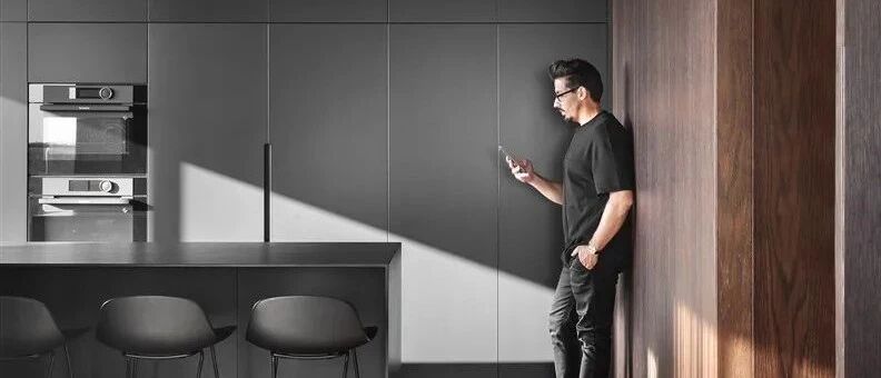 顶层复式，极简高冷！