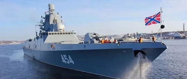 俄海军有多尴尬？自己的战舰才五千吨，俄富豪却有1.6万吨的游艇