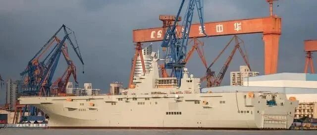 075首舰第一次海试！两栖攻击、立体登陆，大幅增强夺岛能力