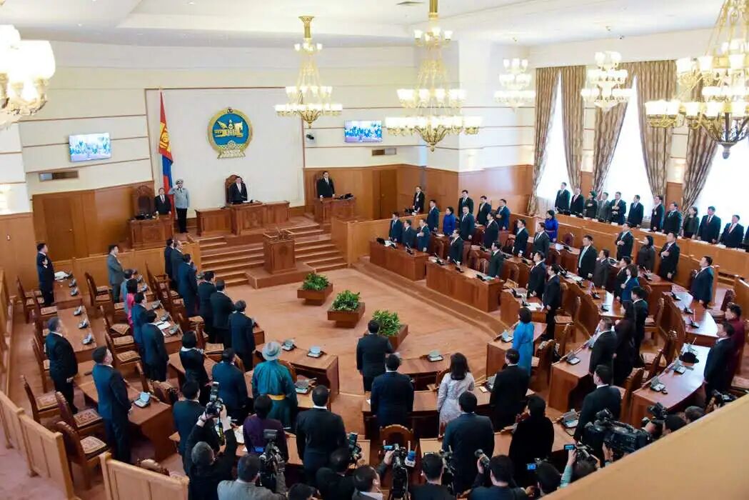 普京已做好最坏的打算，确保俄罗斯平稳过渡，或放弃西方民主制度