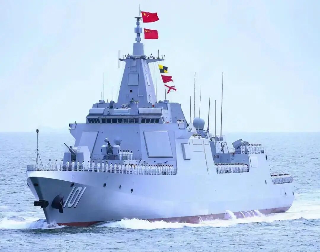 英国人态度180度大变：055大驱可猛了，能搭载东风21d