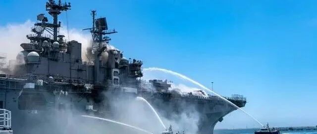 又一艘两栖攻击舰失火！二战美军损失105艘军舰，战后却高达350艘