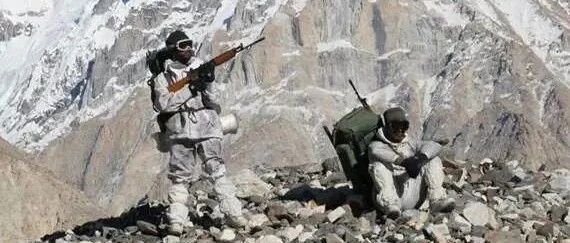 中印两军械斗之后，印军士兵开枪威胁，给了我们开火还击的理由