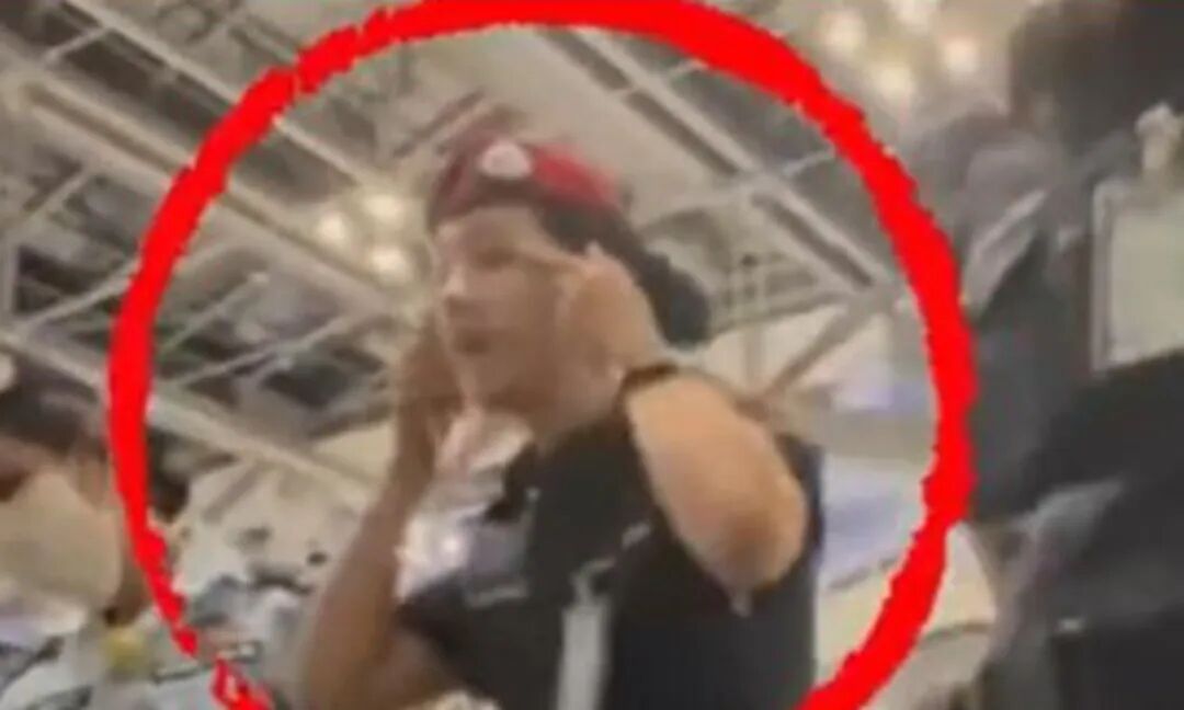 Bangkok Airport Apologizes for Slant-Eye Gesture to Chinese Passengers