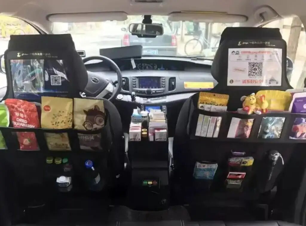 The above car has been turned into a mobile corner shop. Photo: QQ.com