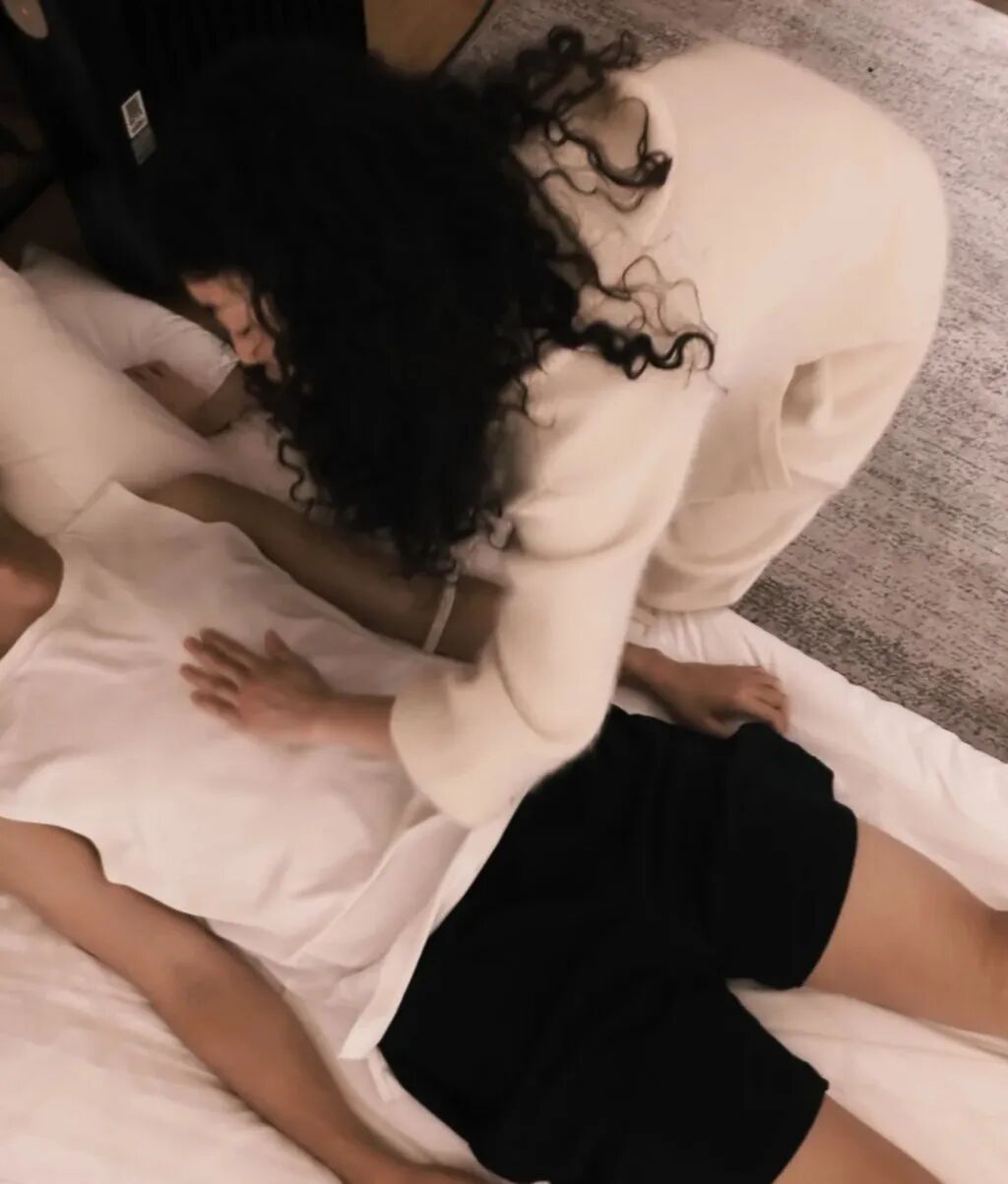 A woman customer engages with the new profession which has sparked an online discussion. Photo: www.xiaohongshu.com