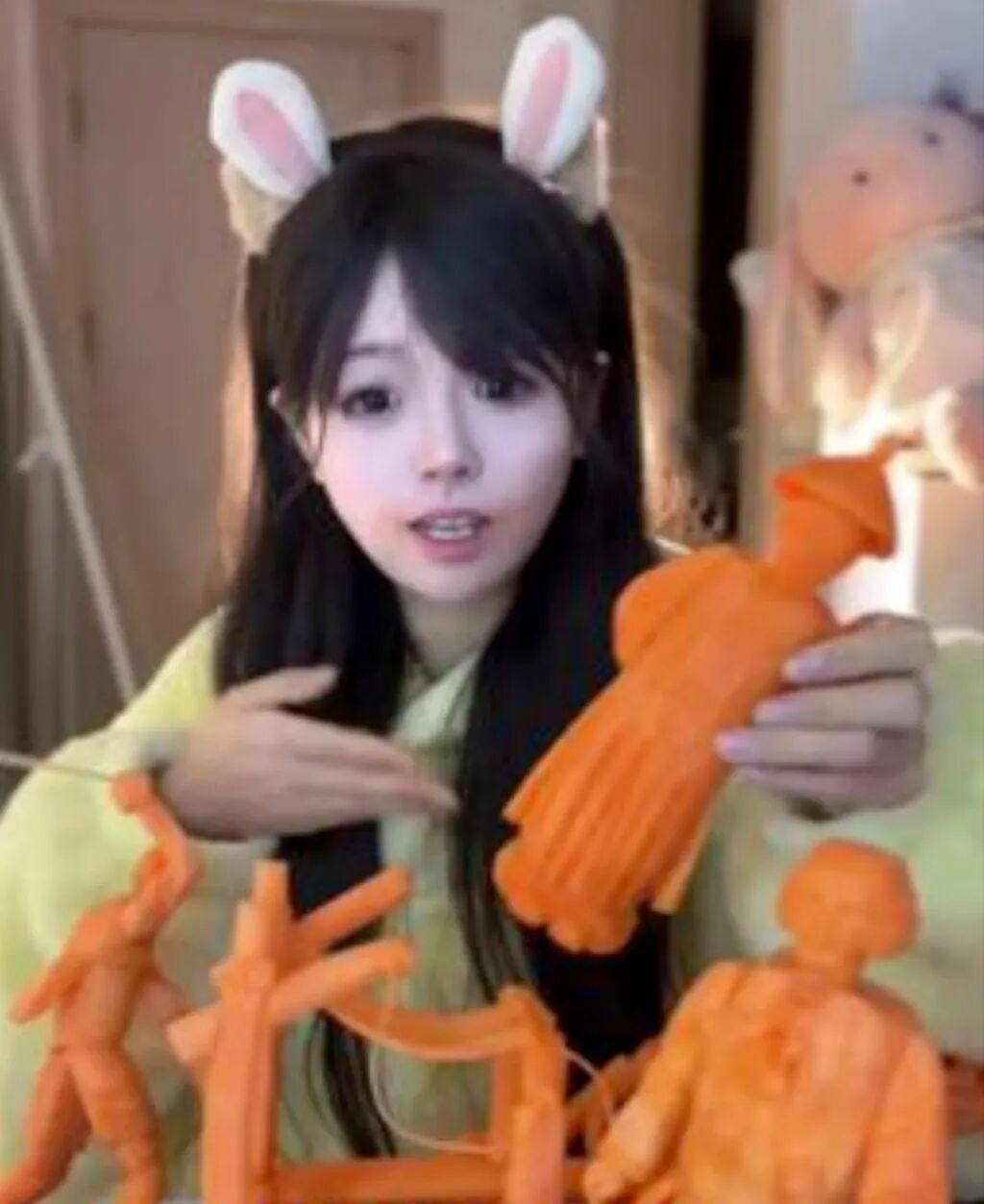 Chen displays some of the more than 100 carrot sculptures she has made. Photo: Weibo