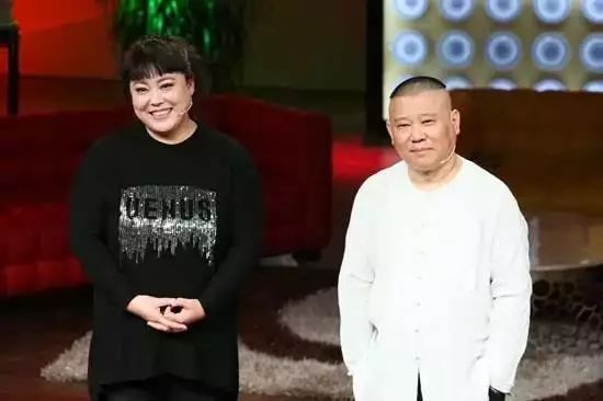 49歲的她曾又「醜」又胖，是大媽專業戶！現在卻再嫁小15歲鮮肉，完美逆襲成少女 情感 第23張