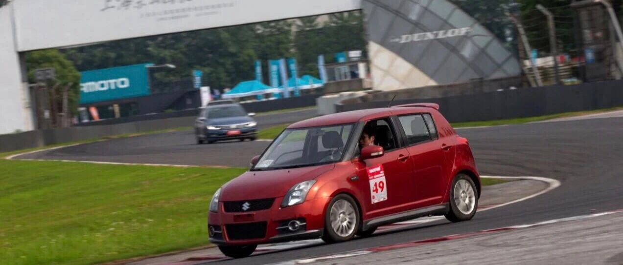 一台雨燕怎么就敢跑赛道了？
