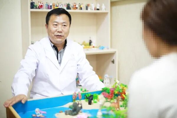 物理仪器治疗是什么治疗抑郁症，药物、心理还是物理仪器？哪种更有效？_https://www.jmylbn.com_新闻资讯_第4张