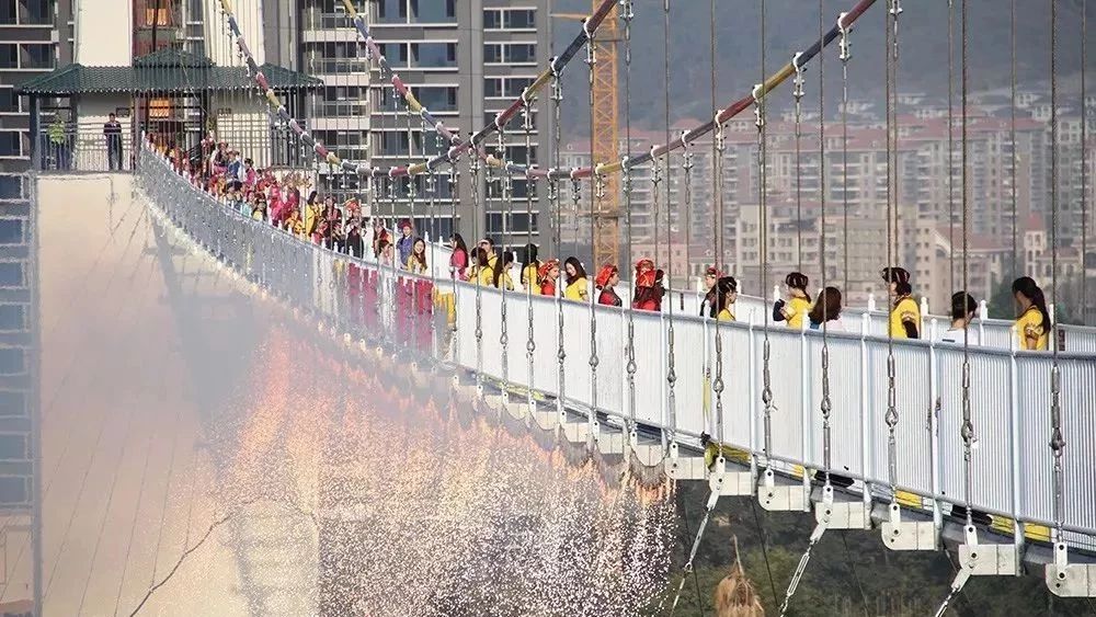 深圳周边这一玻璃桥全新开放！深圳出发还不到1小时！