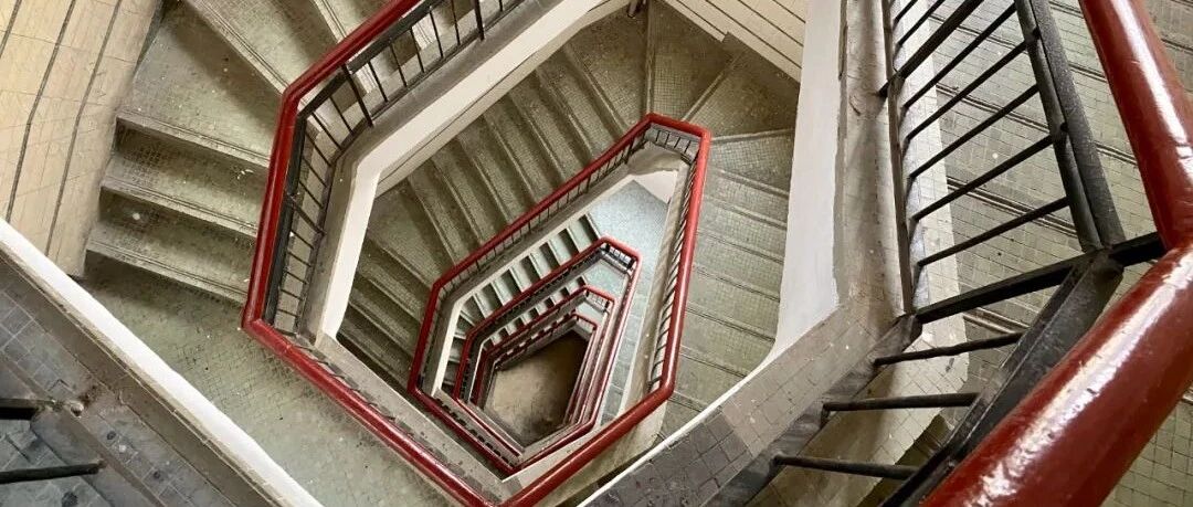 公寓被迫成景点｜层叠的意义滤镜下，空间被迫失常