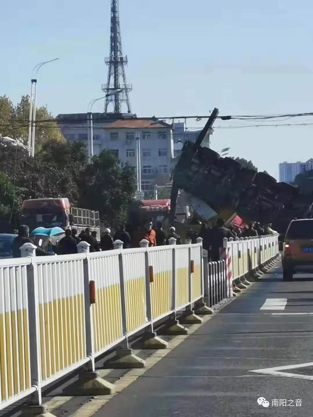 河南电视台吊车翻车事故