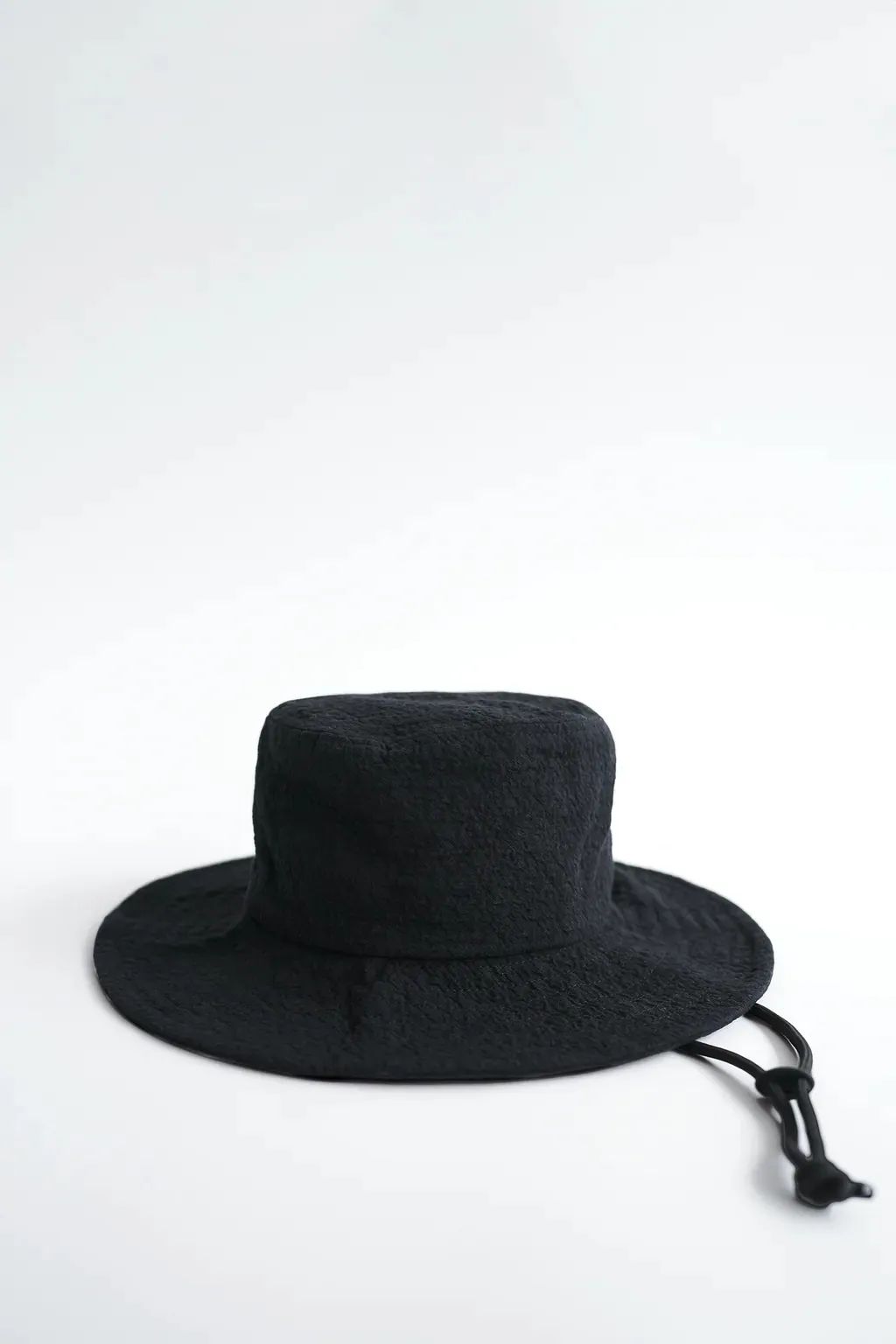 劉雯、迪麗熱巴都是漁夫帽的重度愛好者，遮陽又時髦就要pick它 時尚 第25張
